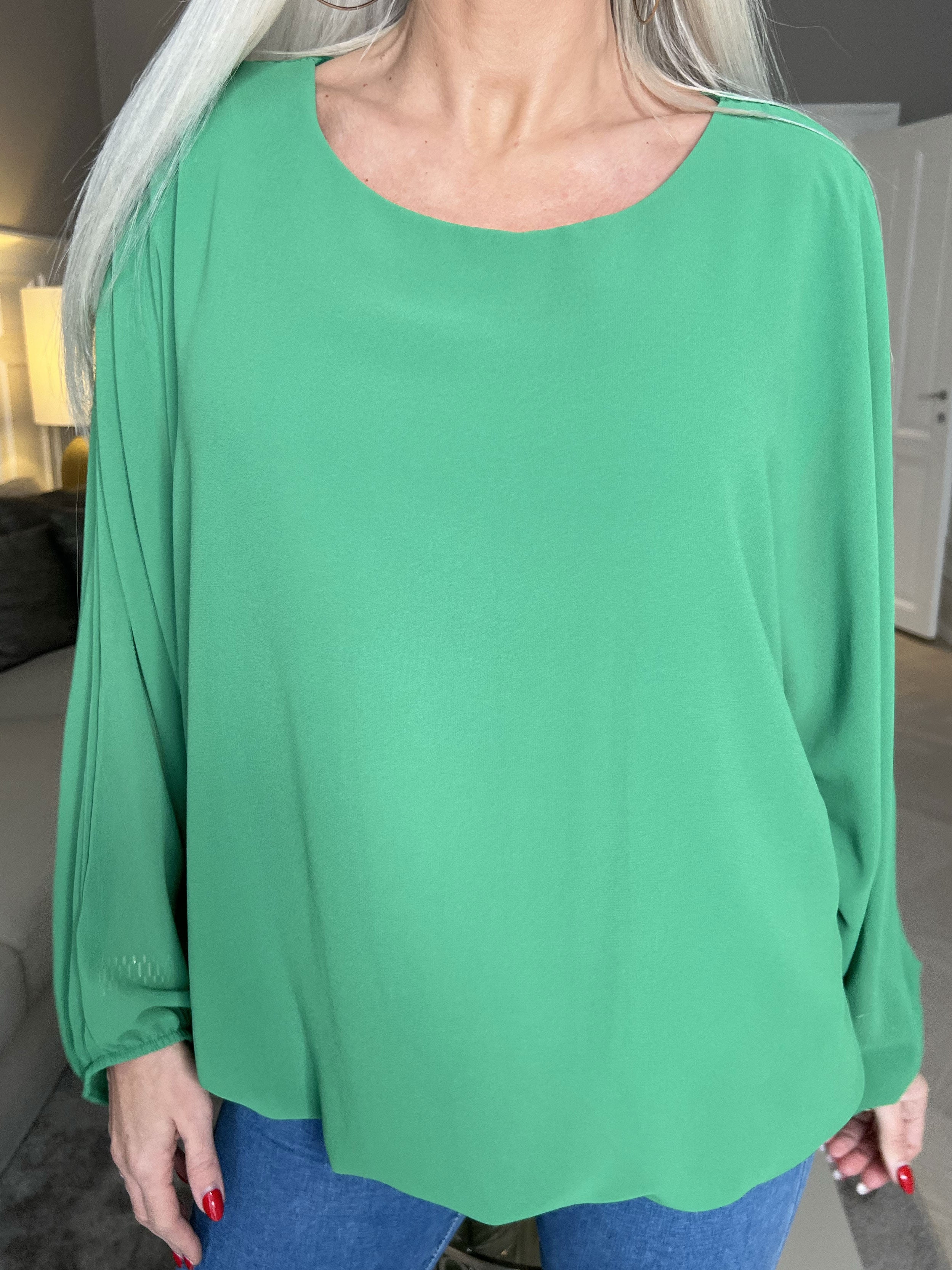 Destiny Plain - Bluse i chiffon med flagermusærmer